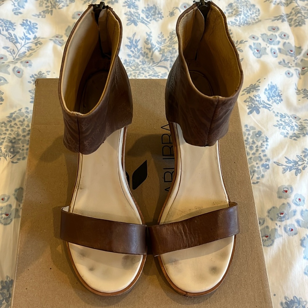 Koolaburra By Ugg Womens 7.5 brownLeather Cuffed Sandal GUC
